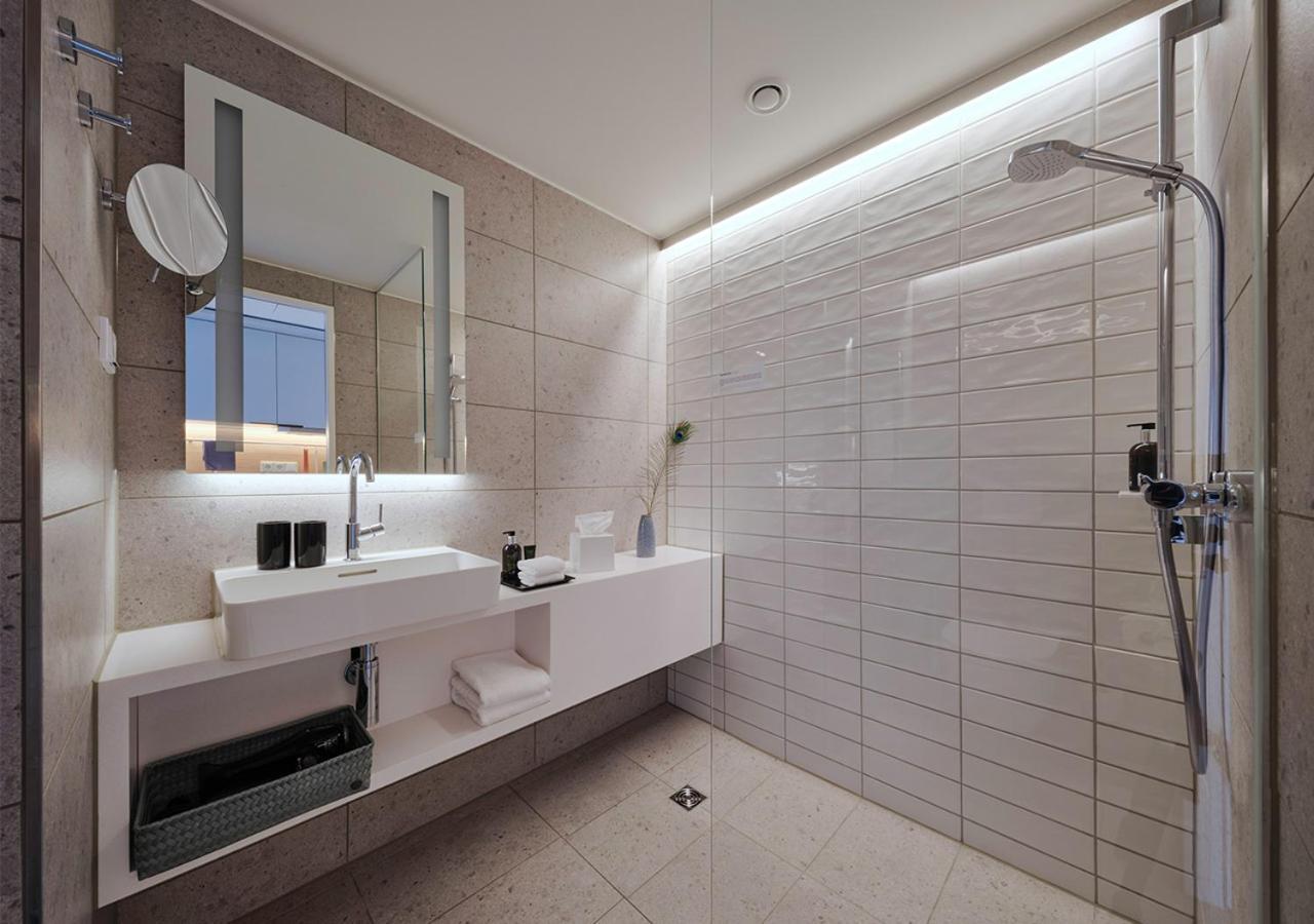 Hotel Adina Cologne