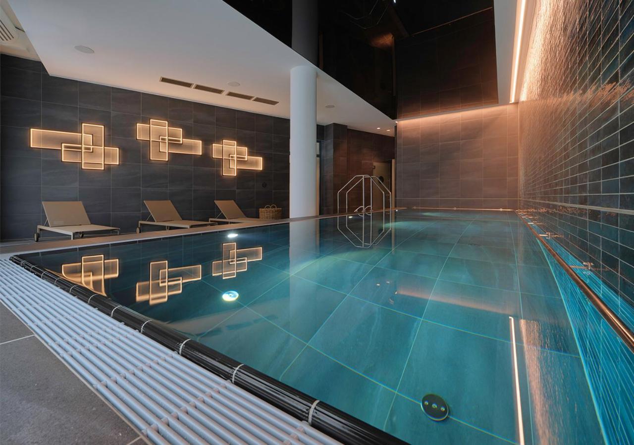 Adina Aparthotel 4*