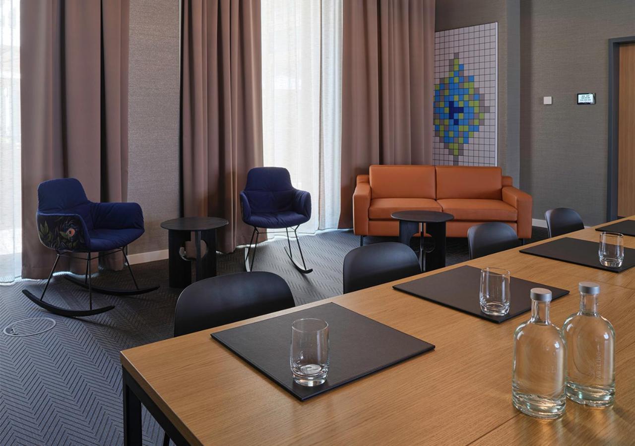 Hotel Adina